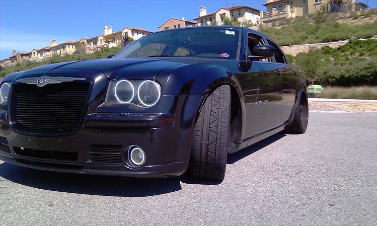 Chrysler 300c vs Bentley